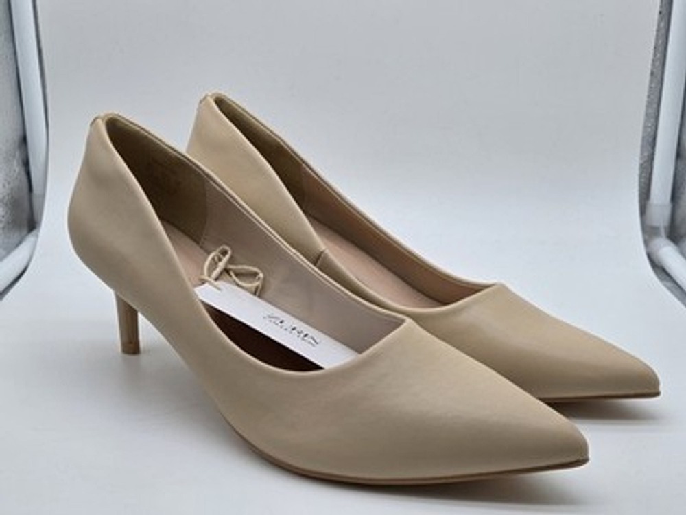 Zurin Collection Nude Pointed Toe Stiletto Heels Women's Size 7.5 Classic...